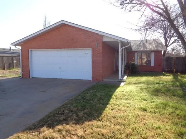 3905 Ridgeway Dr, Plainview, TX 79072