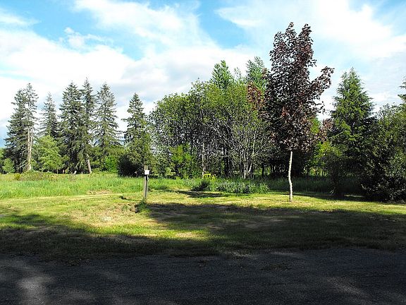 3rd image of 138 Meadowbrook Ln