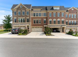 7208 Holywell Ln, Falls Church, VA 22043