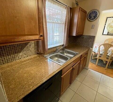2nd image of 25 Golfs Edge APT D