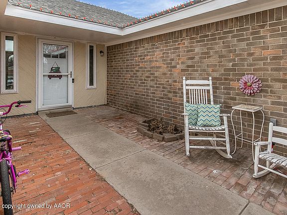 2nd image of 8 Havenwood Ln