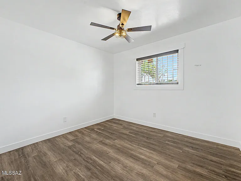 2625 W Oregon St — Photo 17