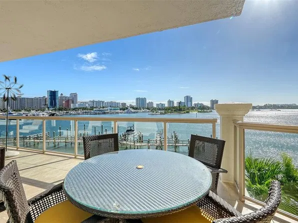 464 GOLDEN GATE POINT #304, SARASOTA, FL 34236