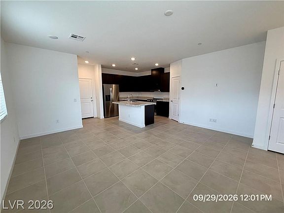 5th image of 239 Freeport View Pl