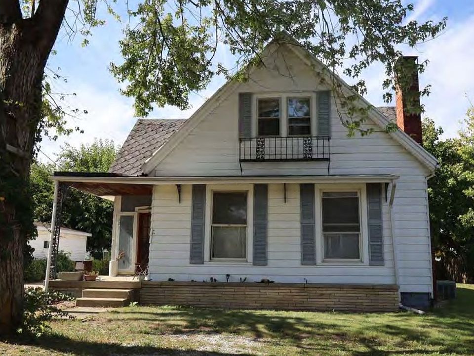 1st image of 103 N Maple St