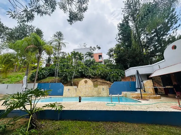 Urb La Peninsula St, Cidra, PR 00739