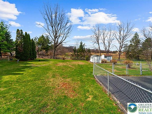 4th image of 1138 Brookside Rd