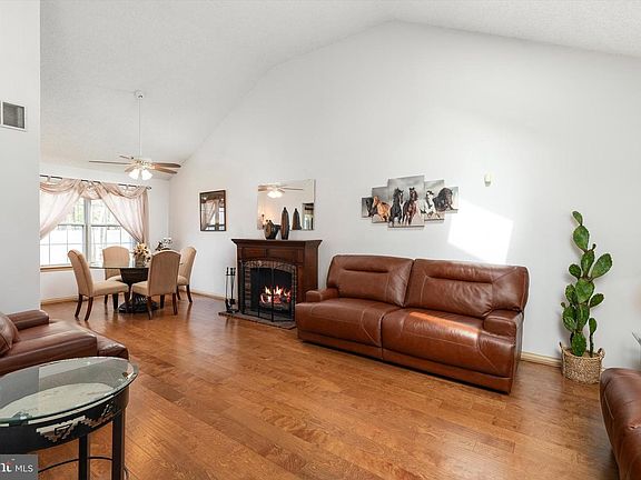 4th image of 29 Ashland Ave