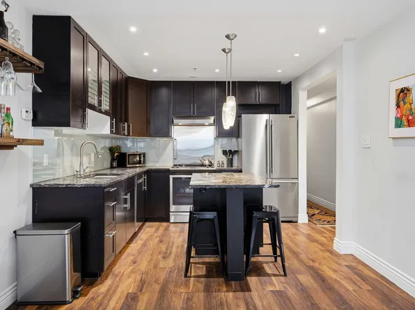 1549 Kitchener St #216, Vancouver, BC V5L 2V8