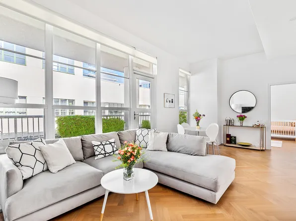 184 Kent Avenue image 1 of 18