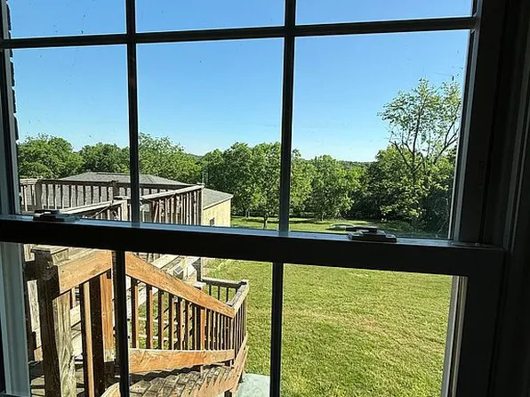 153 Country Club Dr, Hendersonville, TN 37075