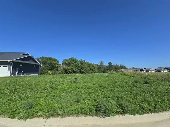 242 Chadwick Ln, Iowa City, IA 52245