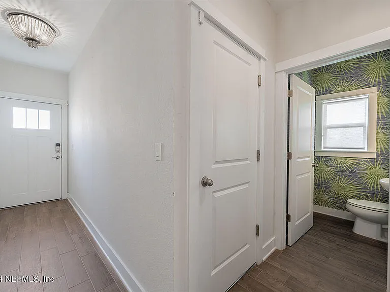 728 10th Ave S — Photo 3