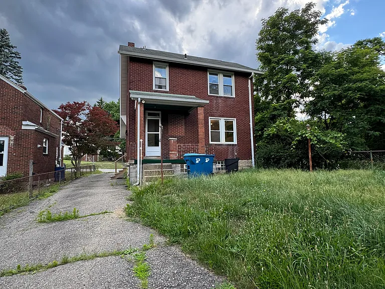 302 McCutcheon Ln — Photo 3