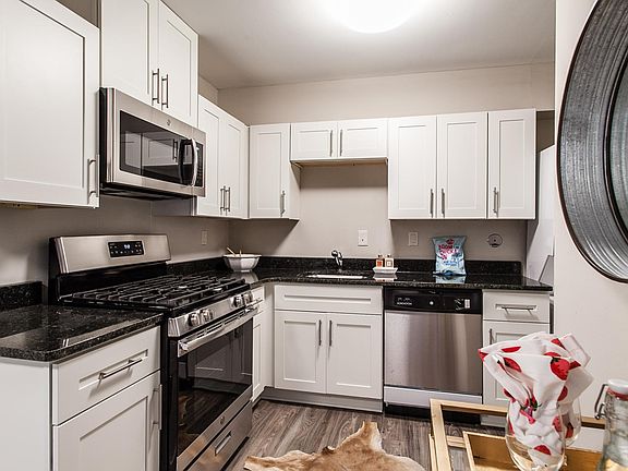 5th image of 207 S Barksdale St APT 1