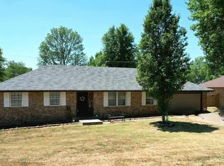 1350 E Walnut Lawn St, Springfield, MO 65804