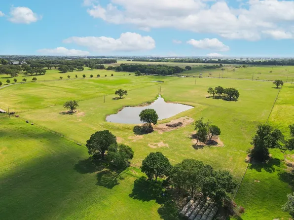 10661 Massey Rd, Pilot Point, TX 76258