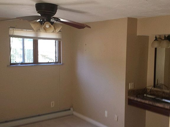 4th image of 130 Parkview Dr APT A