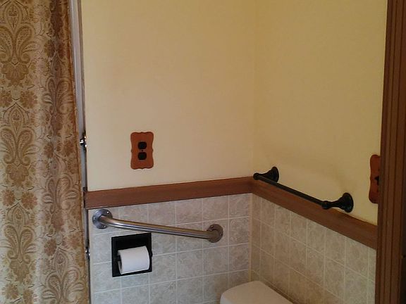 Downstairs full bath
