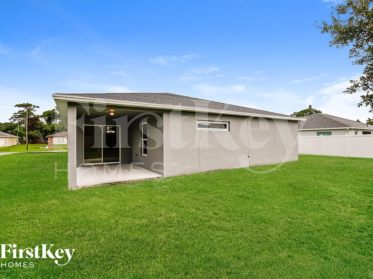 931 SE Thornhill Dr — Photo 15