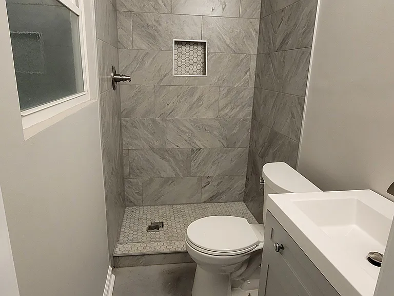 525 E Loyola Dr — Photo 8