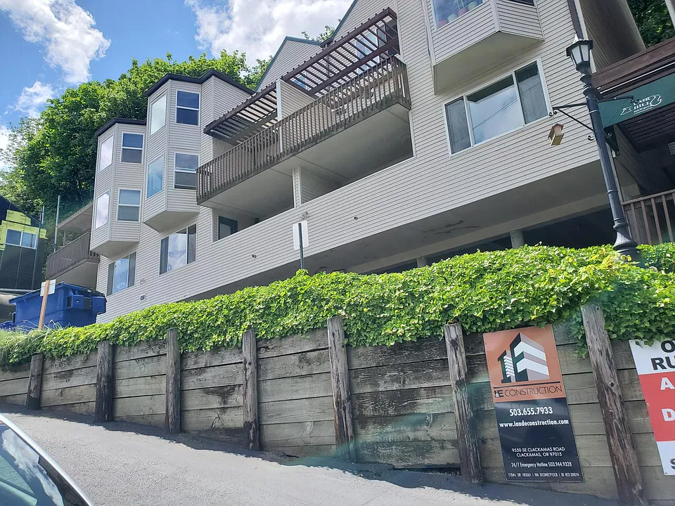 3473 SW Barbur Blvd #12