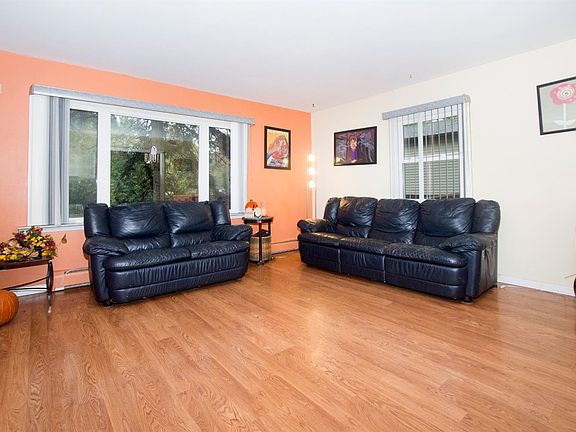 5th image of 739 Bagley Ave