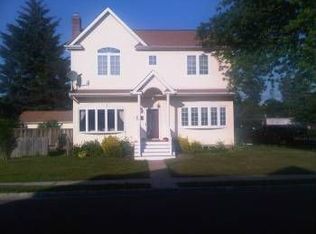 111 Lynton Rd, Albertson, NY 11507