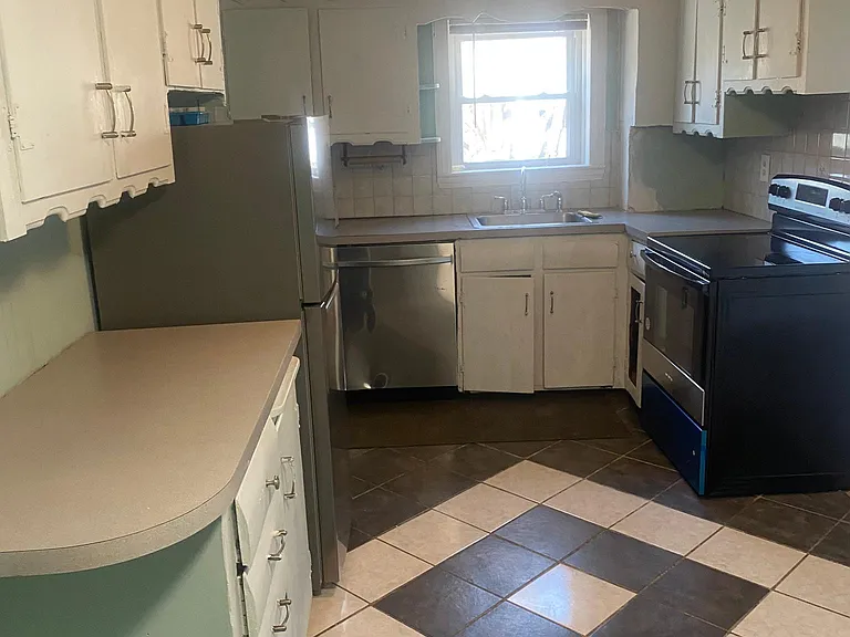 253 Lexington St #2 — Photo 4