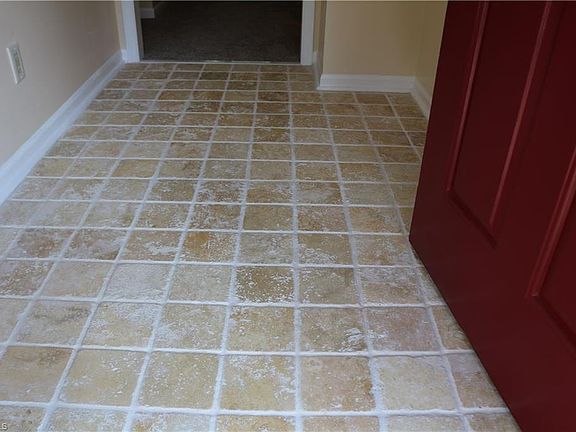 4th image of 8 Brandy Ct