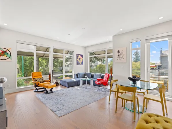 1591 Bowser Ave #202, North Vancouver, BC V7P 2Y4