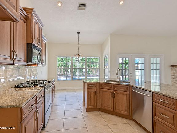 3rd image of 2663 Lowell Cir