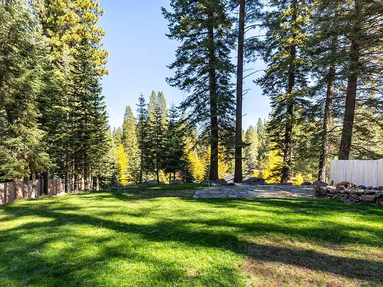 10990 Palisades Dr — Photo 36