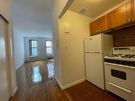 1st image of 1369 1st Ave APT 2B