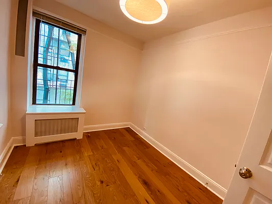 Rented by Metropolis Real Estate of Manhattan | media 31