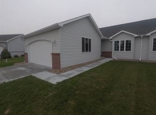 930 Ronan Dr, Hastings, NE 68901