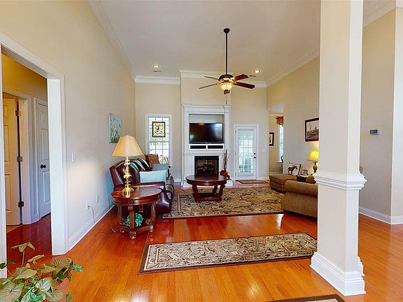 2nd image of 916 Charlestowne Blvd