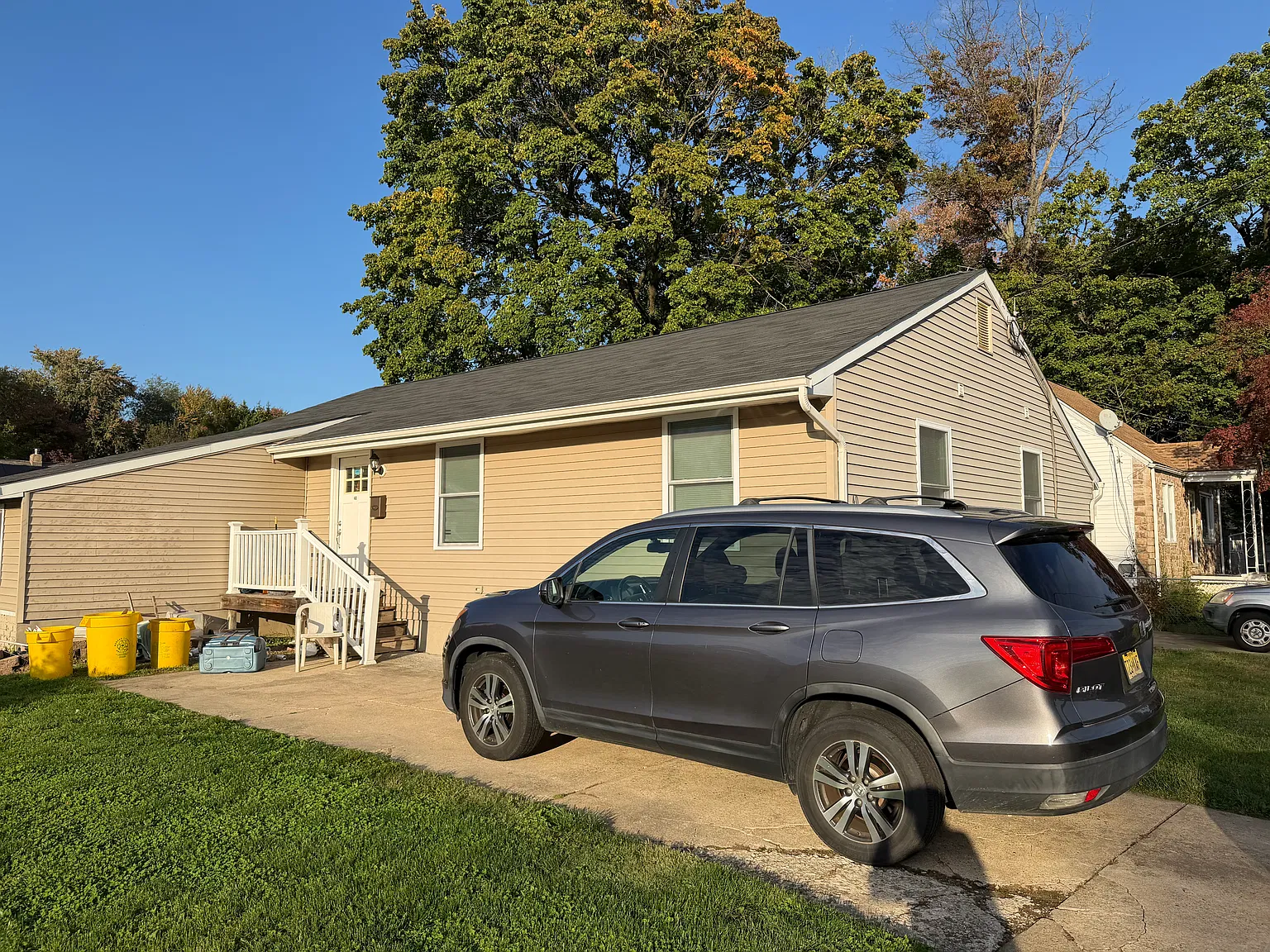 5 bed, 2.5 bath, 2025 sqft, $3,500 — Photo 3