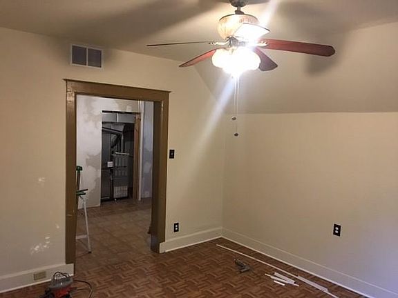 3rd image of 2931 N Sacramento Ave #2