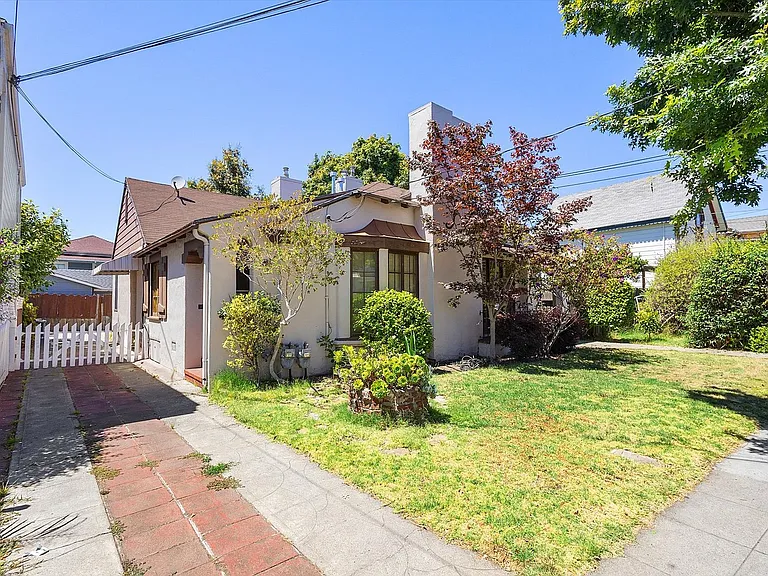 949 Park St — Photo 2