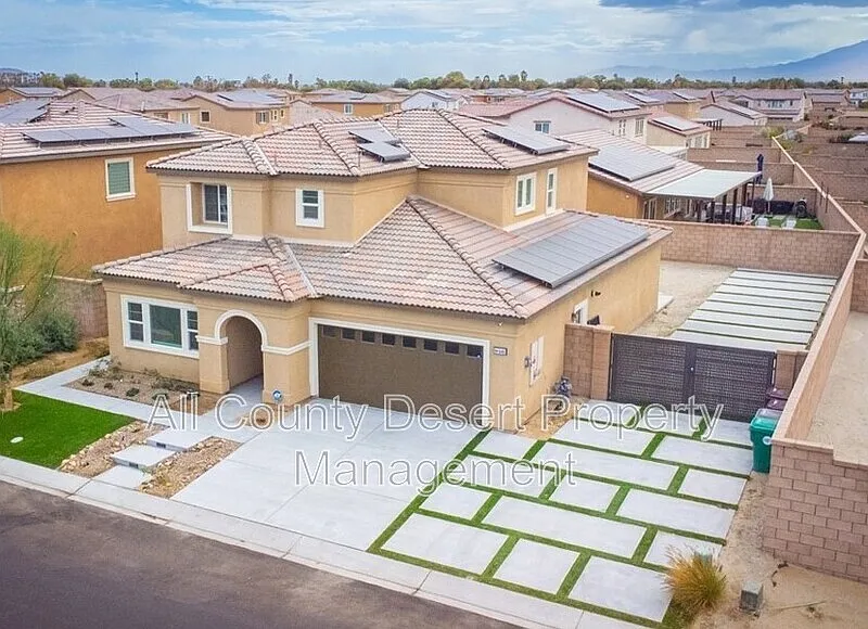 3 bed, 2.5 bath, 2000 sqft, $2,800 — Photo 1