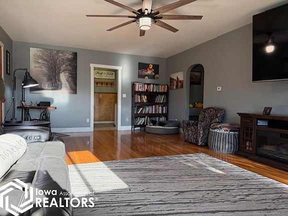 3rd image of 1006 S 18th St