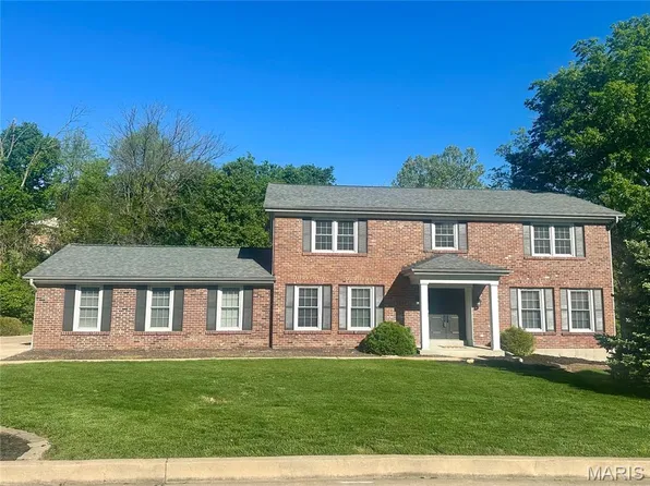 395 Royal Valley Dr, Saint Louis, MO 63141