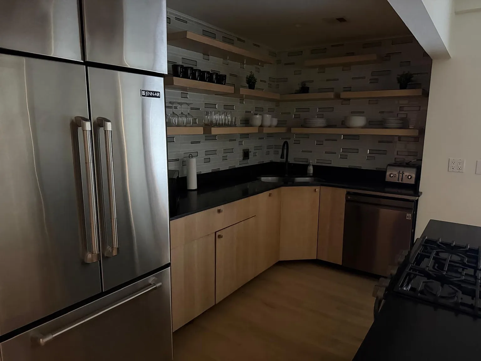 2 bed, 1400 sqft, $4,200 — Photo 2