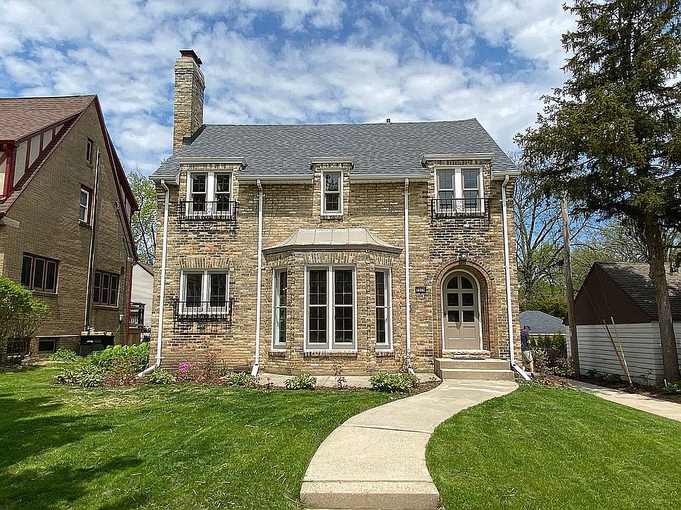 Curb appeal and location!