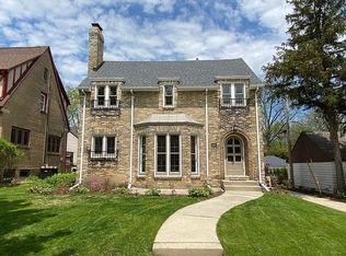 7918 Hillcrest Dr, Wauwatosa, WI 53213