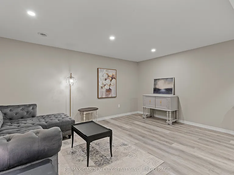 55 Kline Cres — Photo 25