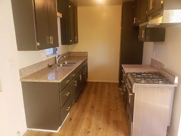 2219 Crenshaw Blvd #5 — Photo 5