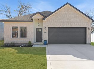 1004 E Hickory St, Kaufman, TX 75142