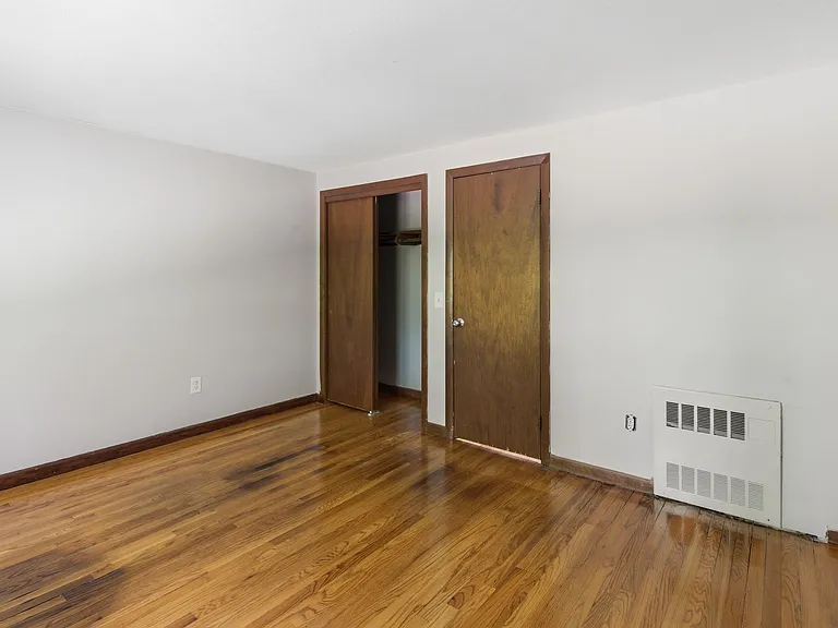 26 Forestdale/Random Housing — Photo 11